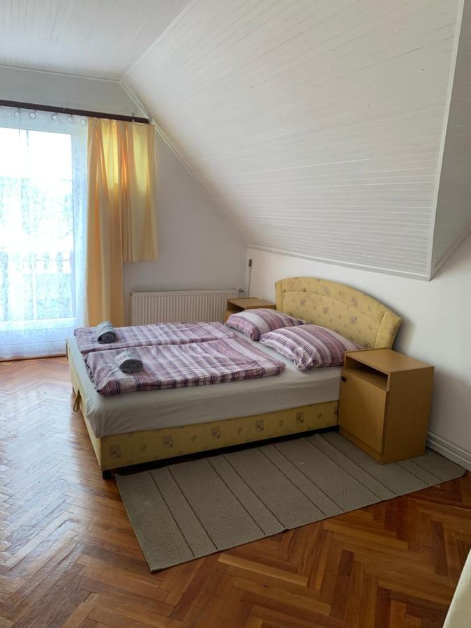 Kriszta Apartmanhaz Balatonlelle Exterior photo
