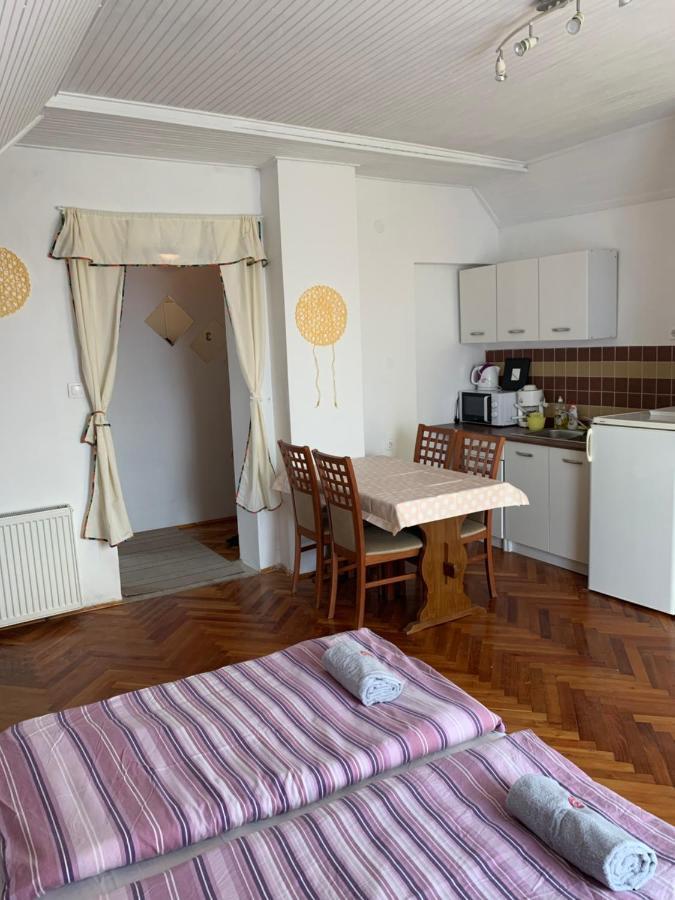 Kriszta Apartmanhaz Balatonlelle Exterior photo