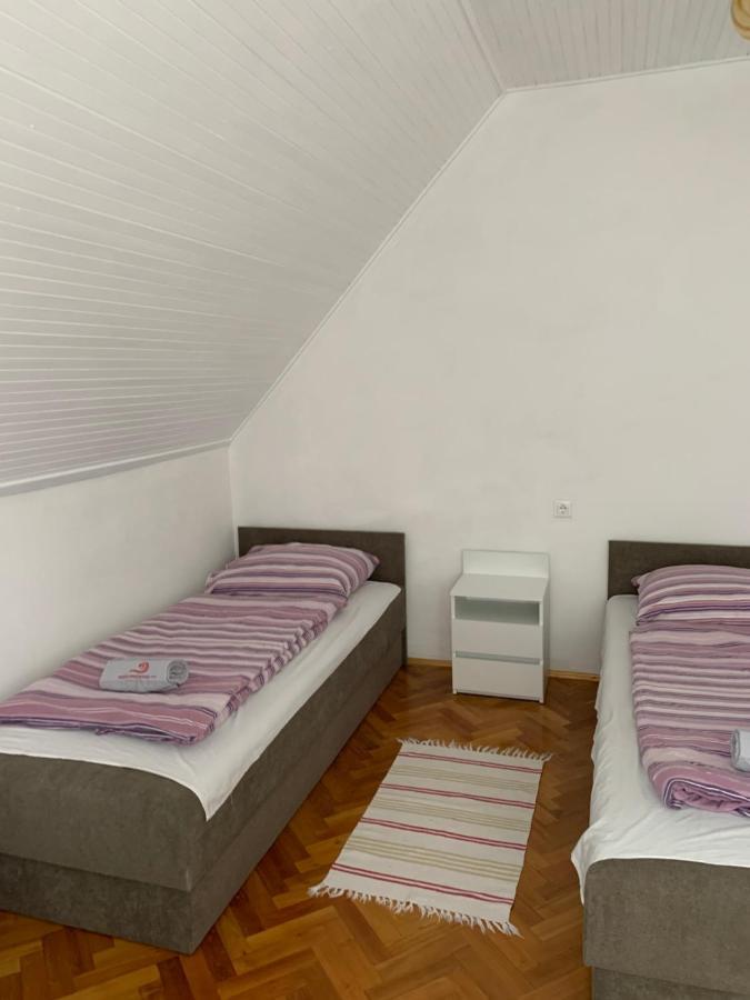 Kriszta Apartmanhaz Balatonlelle Exterior photo