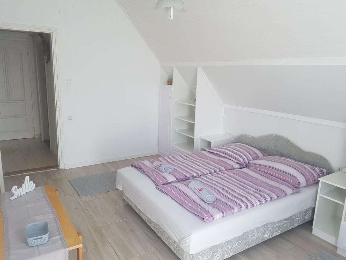 Kriszta Apartmanhaz Balatonlelle Exterior photo