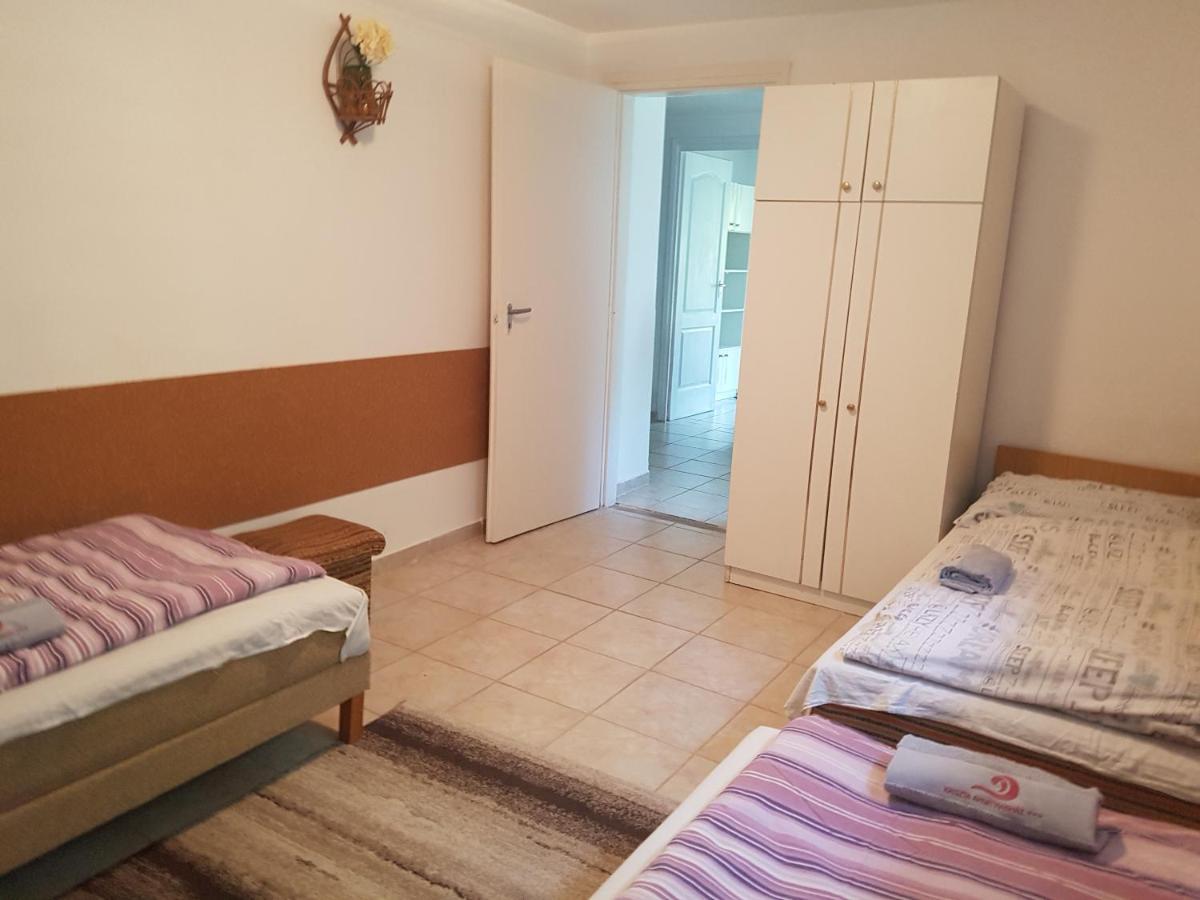 Kriszta Apartmanhaz Balatonlelle Exterior photo