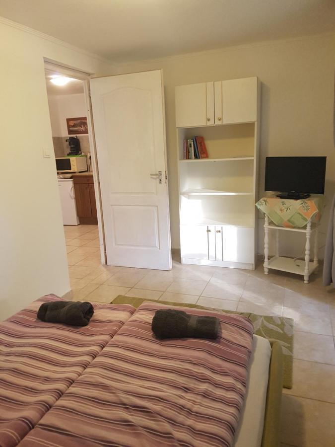 Kriszta Apartmanhaz Balatonlelle Exterior photo