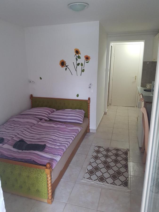 Kriszta Apartmanhaz Balatonlelle Exterior photo