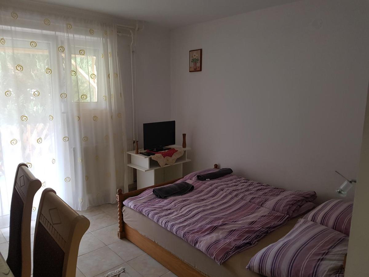 Kriszta Apartmanhaz Balatonlelle Exterior photo