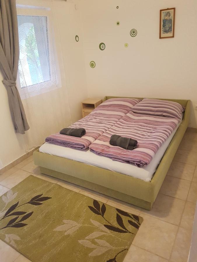 Kriszta Apartmanhaz Balatonlelle Exterior photo