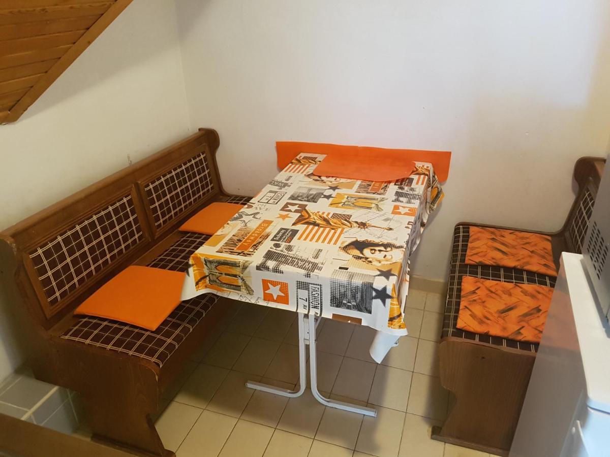 Kriszta Apartmanhaz Balatonlelle Exterior photo