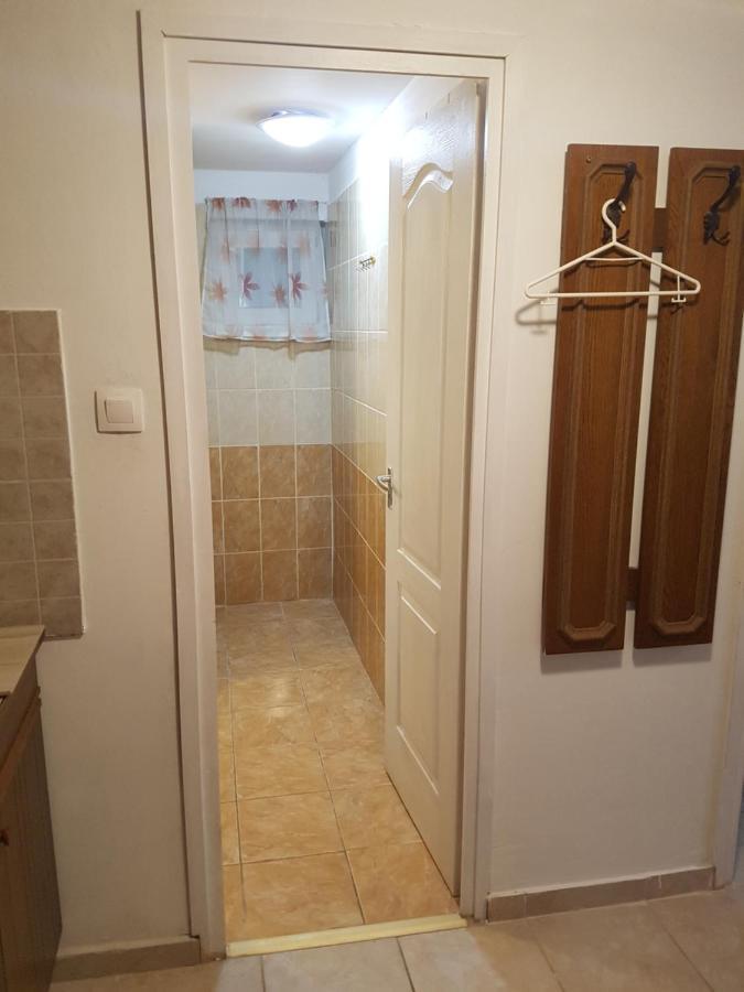 Kriszta Apartmanhaz Balatonlelle Exterior photo